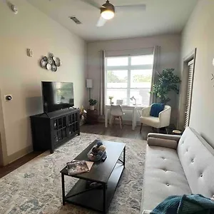 Spacious Luxury 2 Bedroom-2 Bath In Uptown With Balcony -80 Apartment
